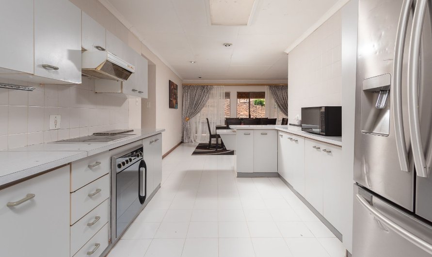 6 Bedroom Property for Sale in Bassonia Gauteng