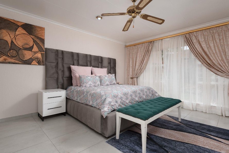 6 Bedroom Property for Sale in Bassonia Gauteng