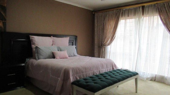 6 Bedroom Property for Sale in Bassonia Gauteng