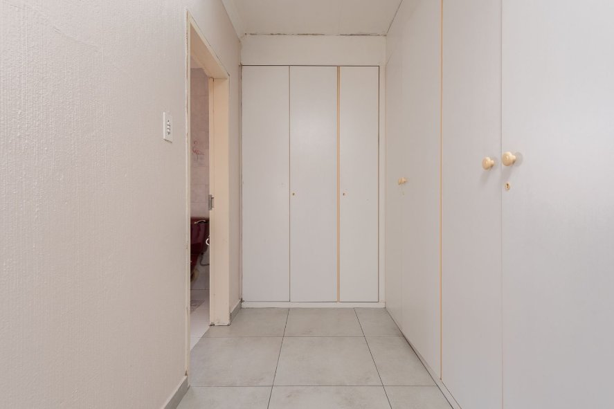 6 Bedroom Property for Sale in Bassonia Gauteng