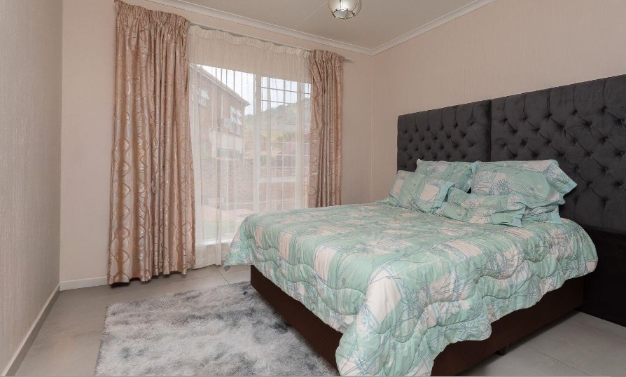 6 Bedroom Property for Sale in Bassonia Gauteng