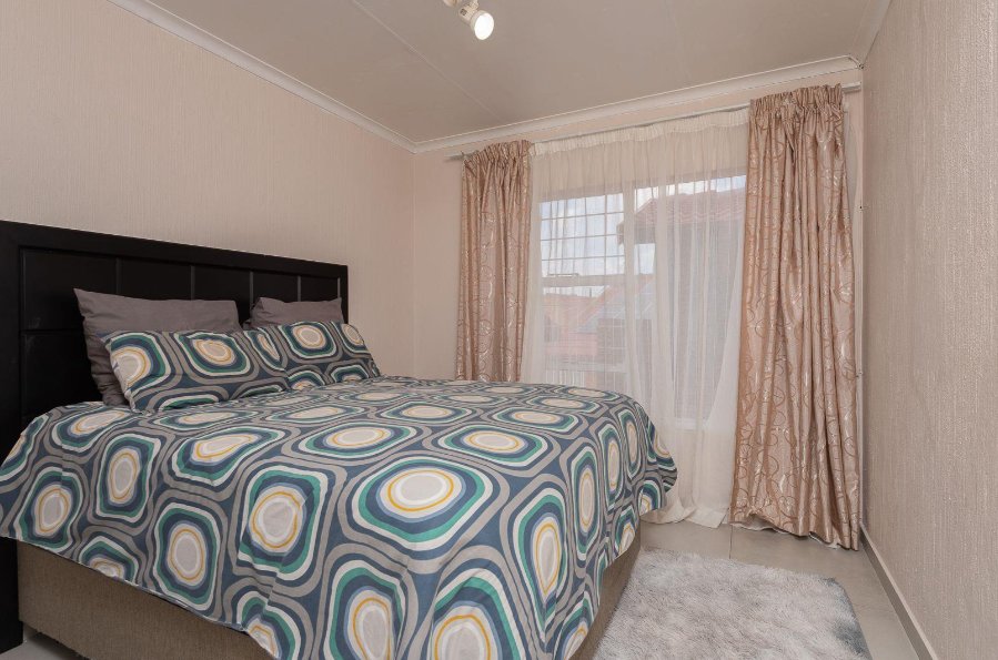 6 Bedroom Property for Sale in Bassonia Gauteng