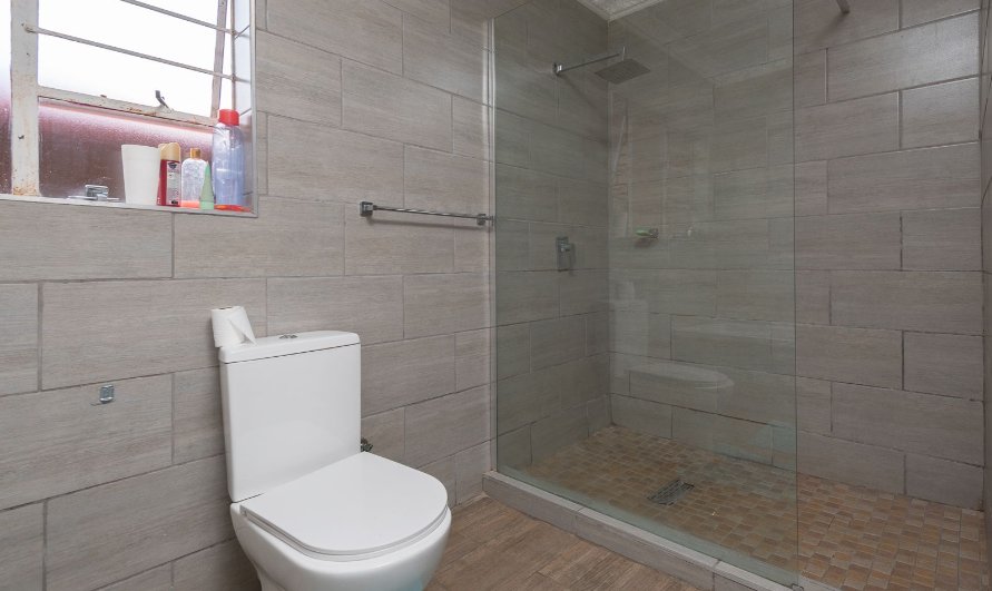 6 Bedroom Property for Sale in Bassonia Gauteng