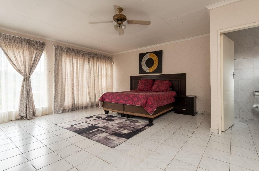 6 Bedroom Property for Sale in Bassonia Gauteng