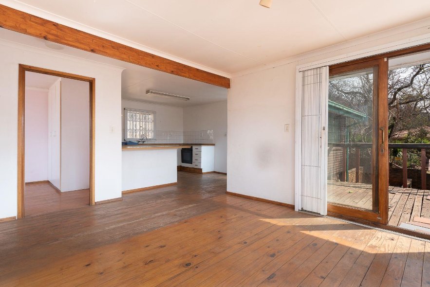 6 Bedroom Property for Sale in Bassonia Gauteng