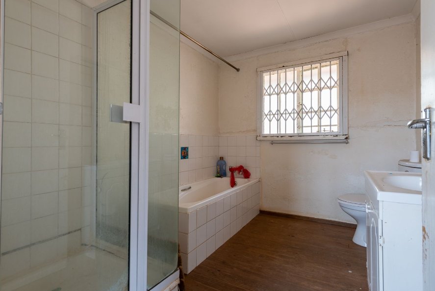 6 Bedroom Property for Sale in Bassonia Gauteng