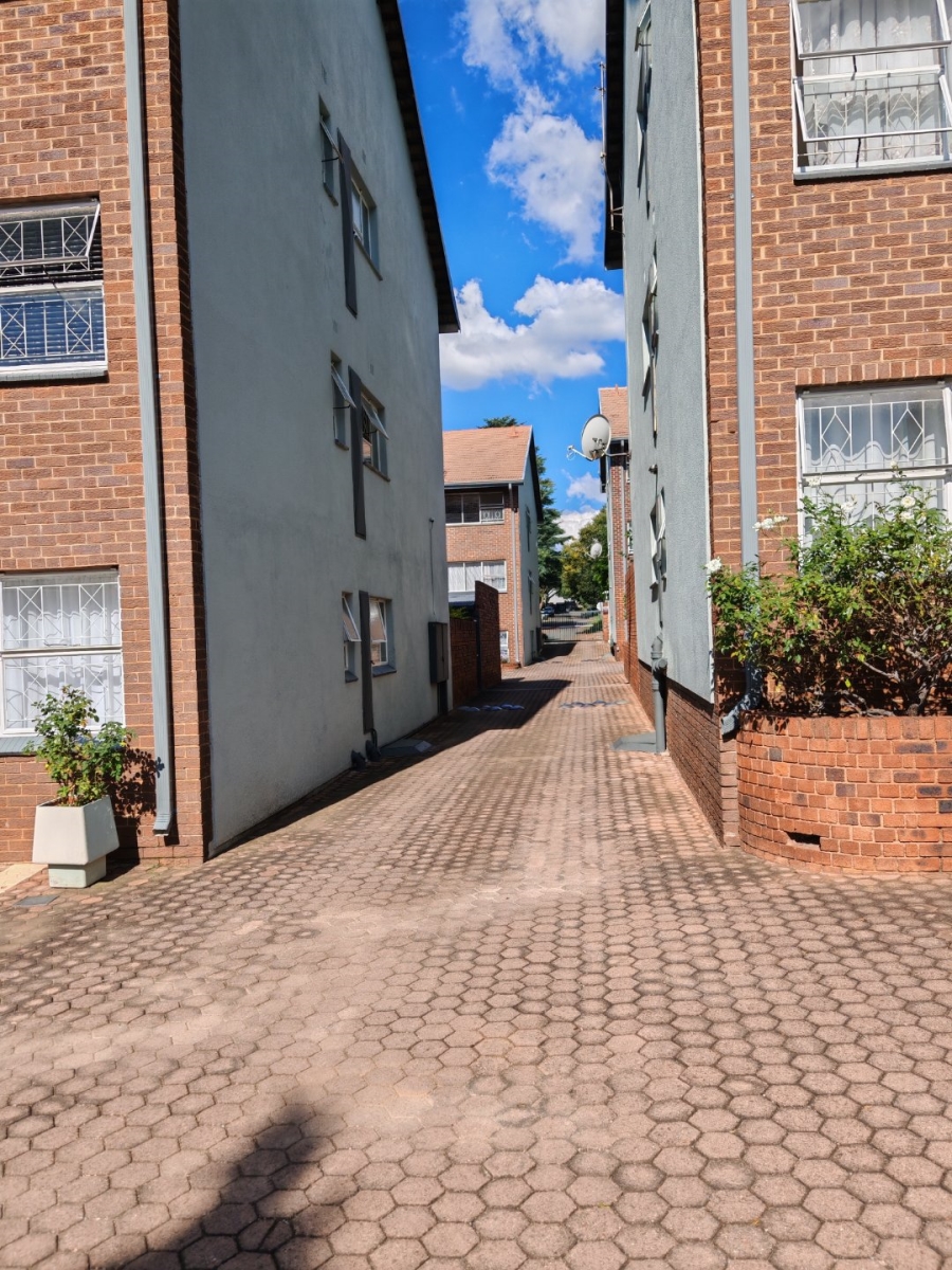 2 Bedroom Property for Sale in Linden Gauteng