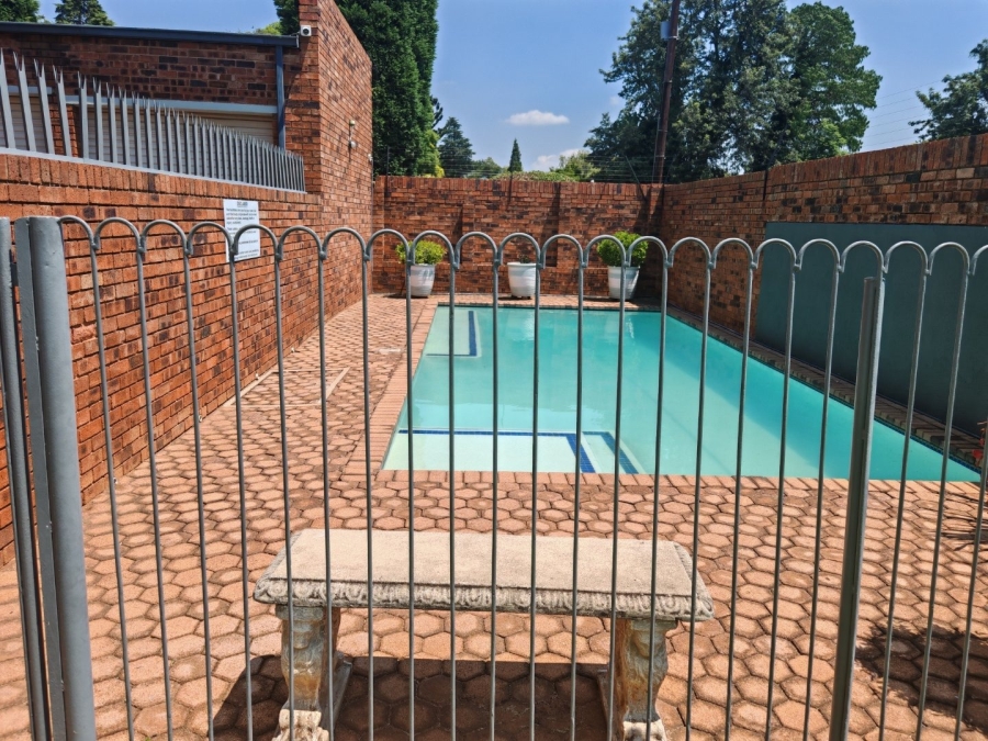 2 Bedroom Property for Sale in Linden Gauteng