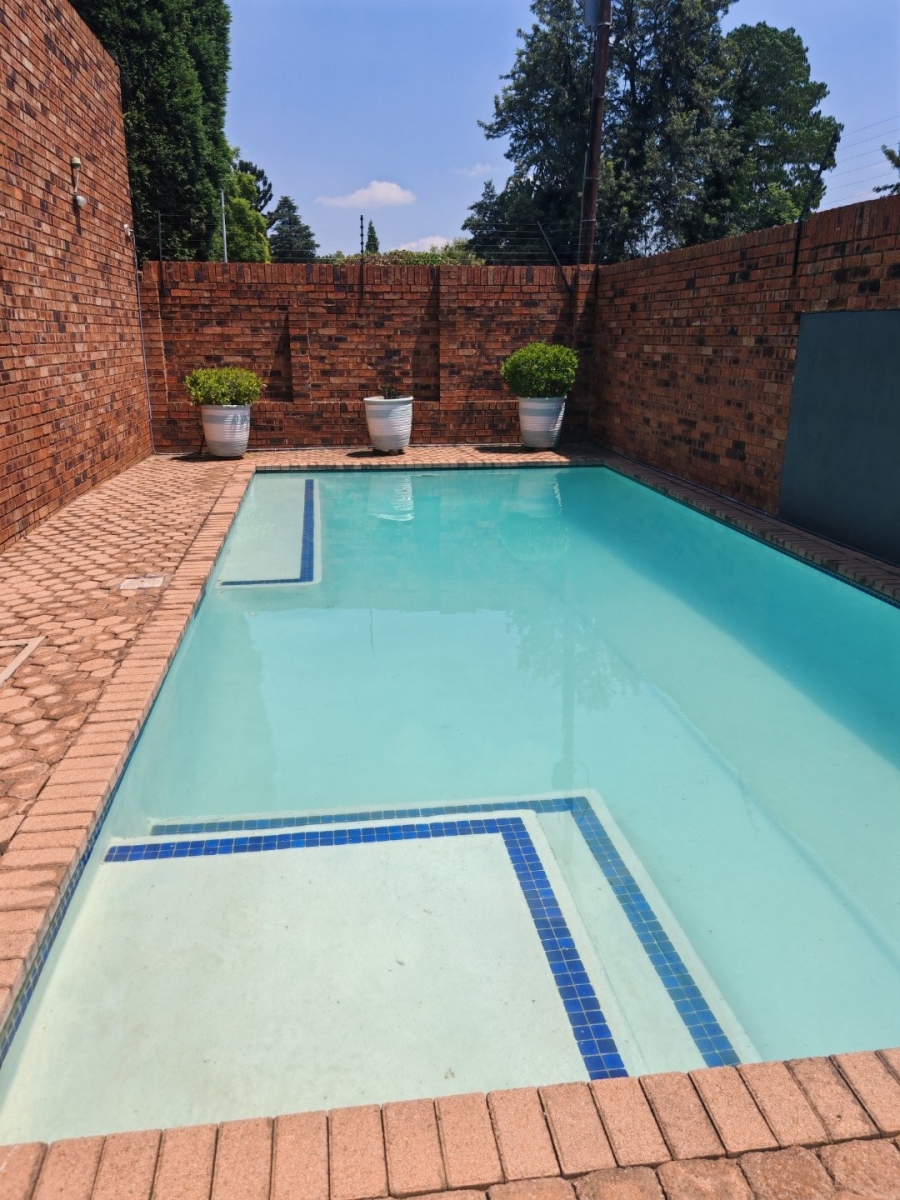 2 Bedroom Property for Sale in Linden Gauteng