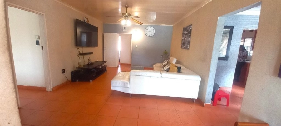 Bedroom Property for Sale in Lenasia Ext 10 Gauteng