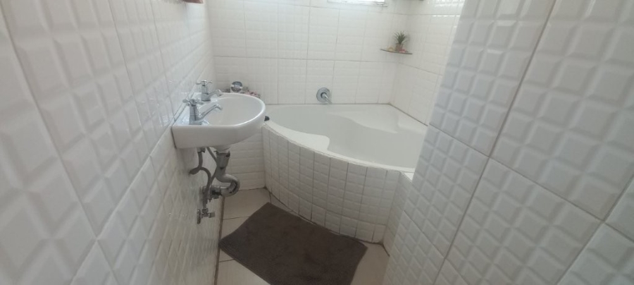  Bedroom Property for Sale in Lenasia Ext 10 Gauteng