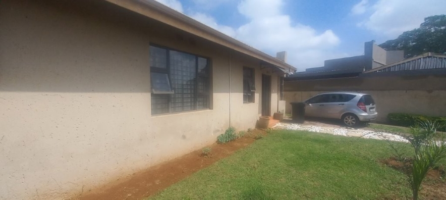  Bedroom Property for Sale in Lenasia Ext 10 Gauteng