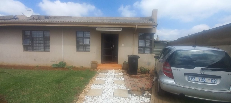  Bedroom Property for Sale in Lenasia Ext 10 Gauteng