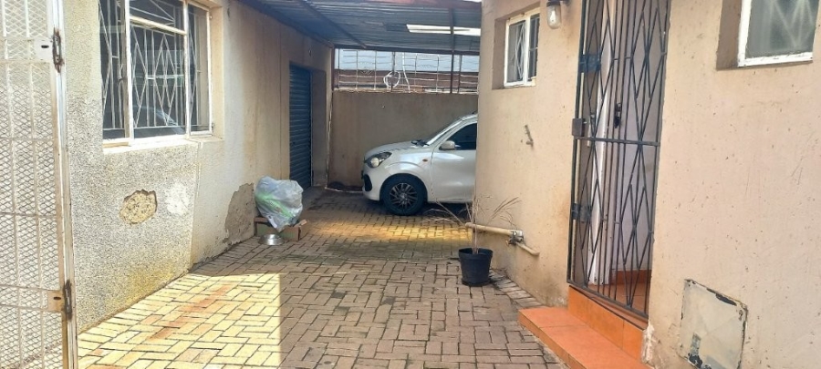 Bedroom Property for Sale in Lenasia Ext 10 Gauteng