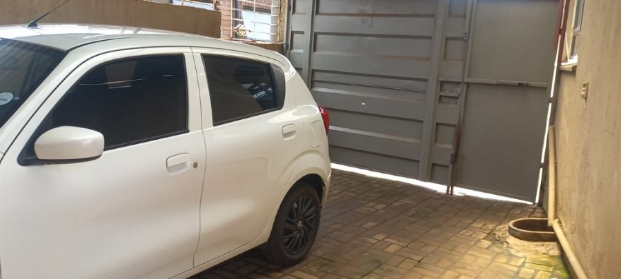  Bedroom Property for Sale in Lenasia Ext 10 Gauteng