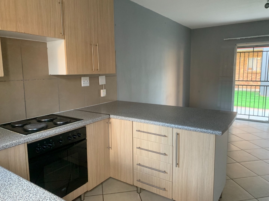 To Let 2 Bedroom Property for Rent in Monavoni Gauteng