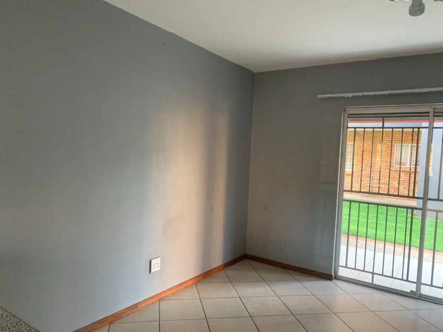 To Let 2 Bedroom Property for Rent in Monavoni Gauteng