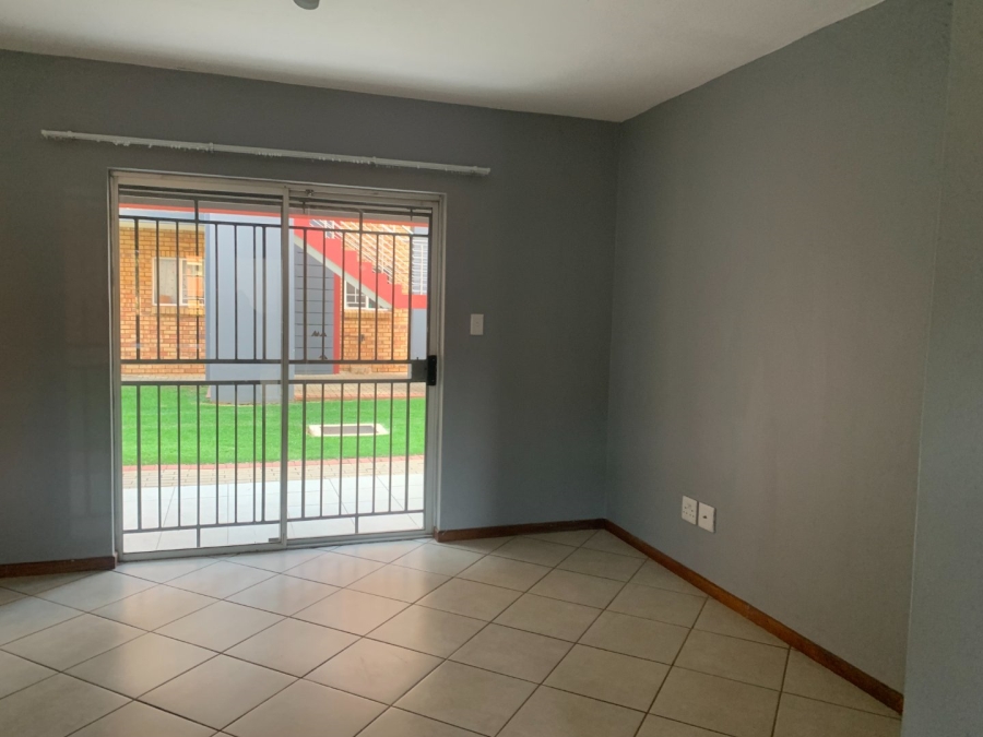 To Let 2 Bedroom Property for Rent in Monavoni Gauteng