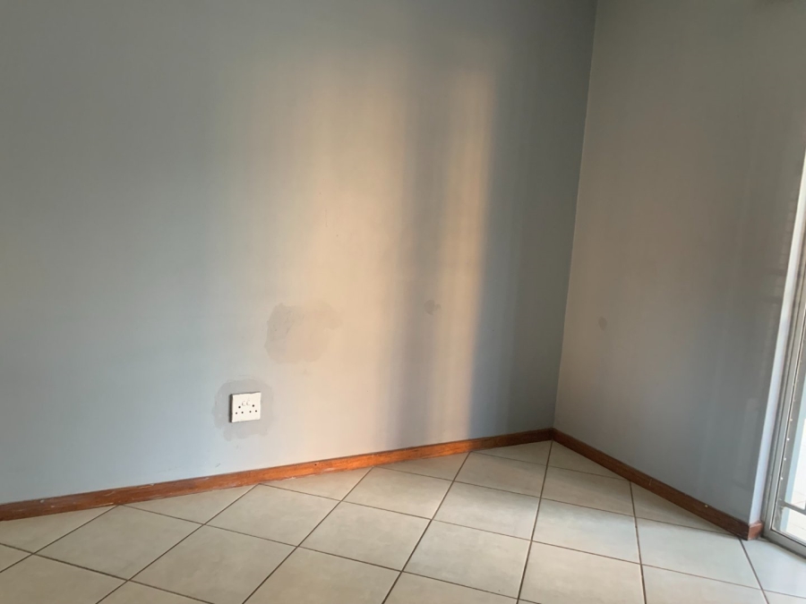 To Let 2 Bedroom Property for Rent in Monavoni Gauteng