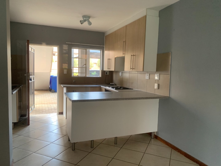 To Let 2 Bedroom Property for Rent in Monavoni Gauteng