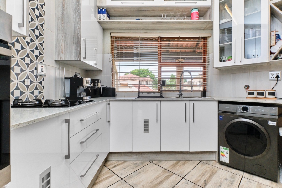 To Let 4 Bedroom Property for Rent in Sundowner Gauteng