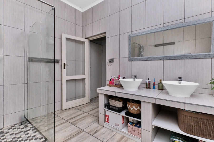 To Let 4 Bedroom Property for Rent in Sundowner Gauteng