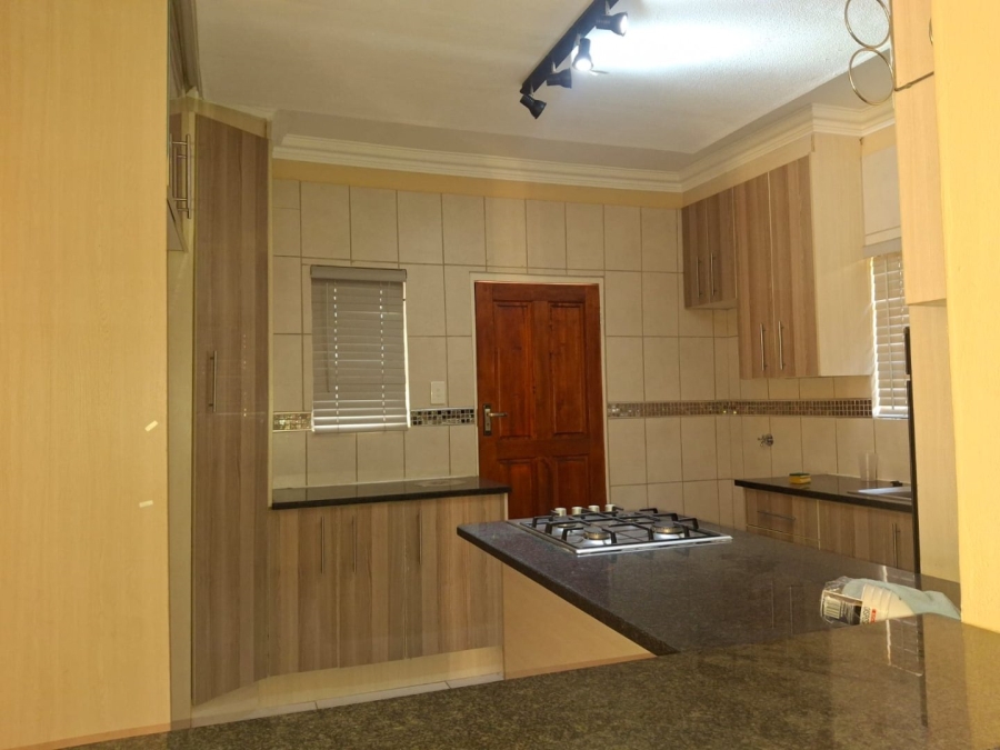 To Let 5 Bedroom Property for Rent in The Orchards Gauteng