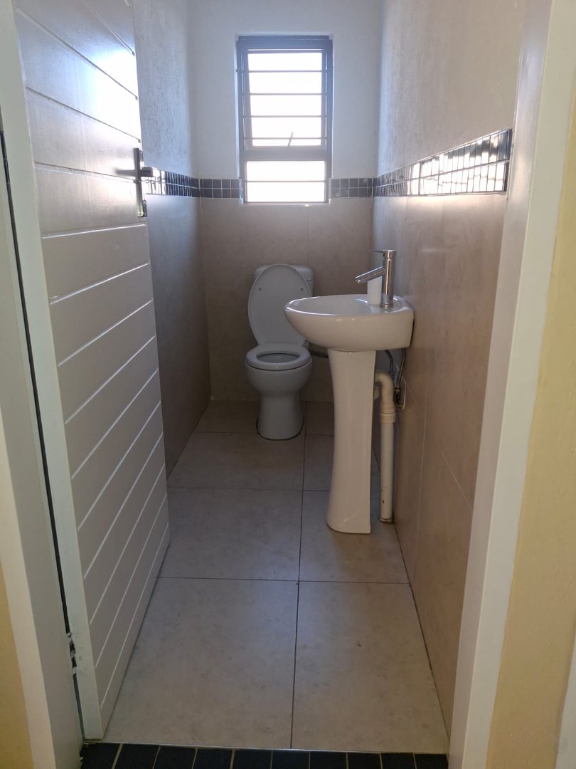 To Let 5 Bedroom Property for Rent in The Orchards Gauteng