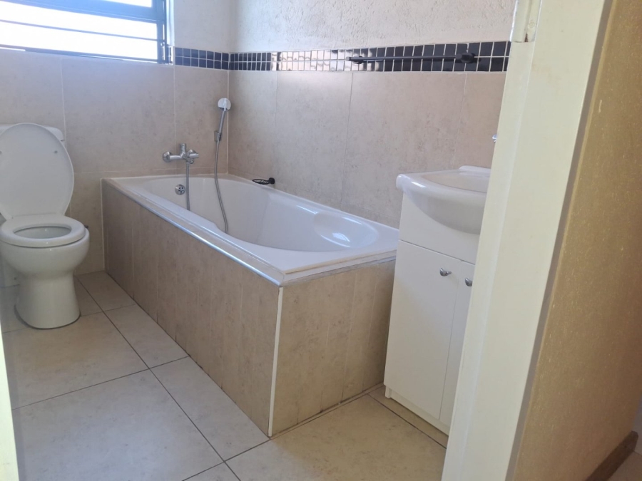 To Let 5 Bedroom Property for Rent in The Orchards Gauteng