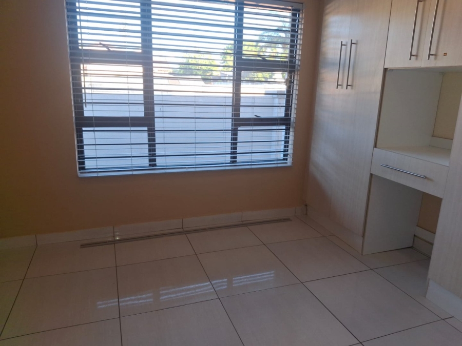 To Let 5 Bedroom Property for Rent in The Orchards Gauteng