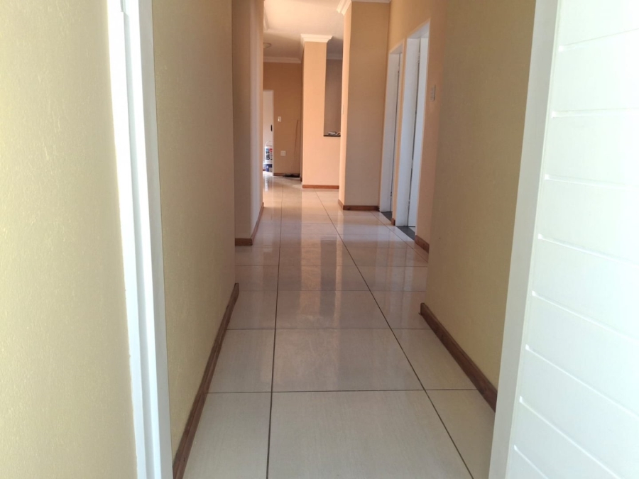 To Let 5 Bedroom Property for Rent in The Orchards Gauteng
