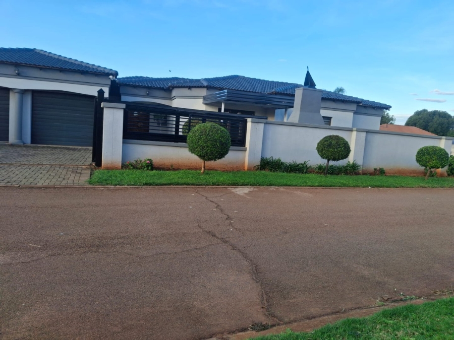 To Let 5 Bedroom Property for Rent in The Orchards Gauteng