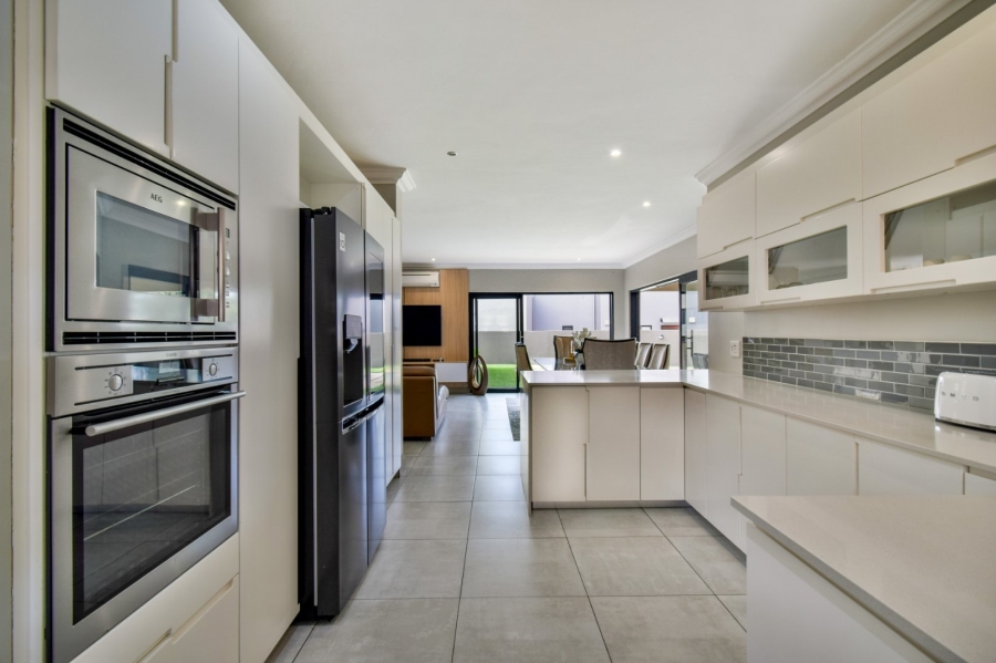 5 Bedroom Property for Sale in Lombardy Gauteng