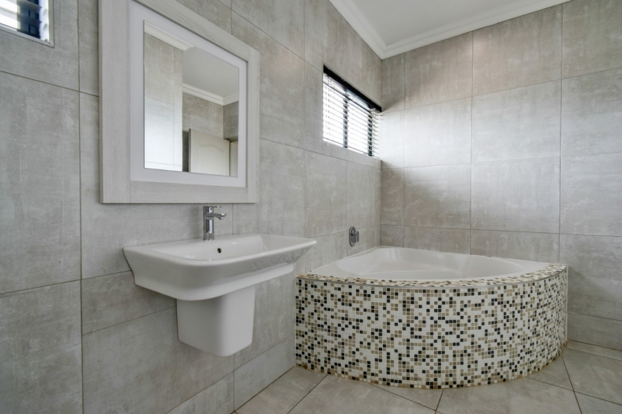 5 Bedroom Property for Sale in Lombardy Gauteng