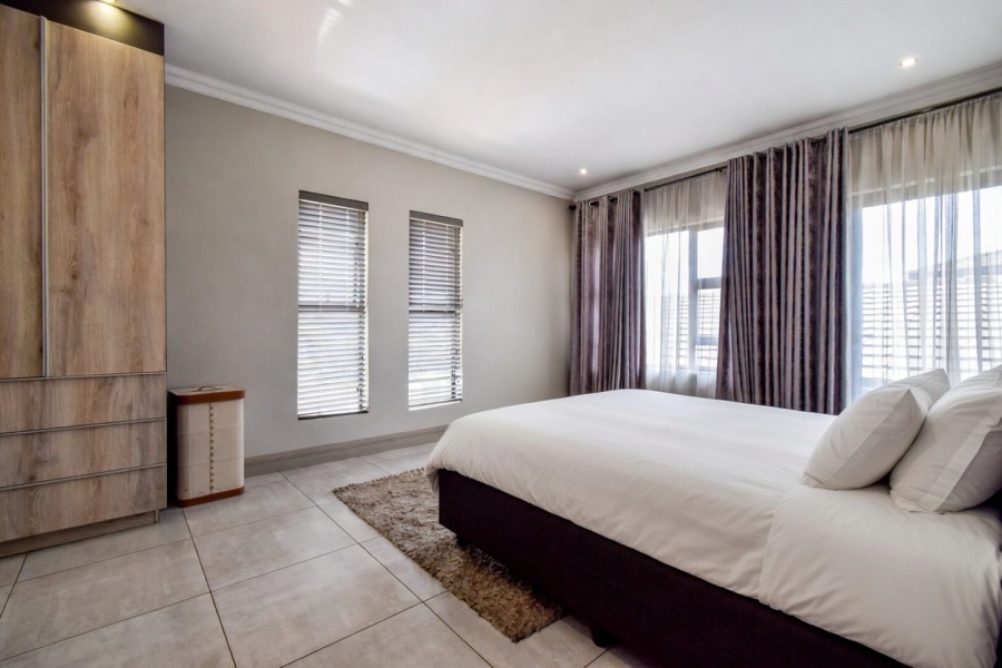 5 Bedroom Property for Sale in Lombardy Gauteng