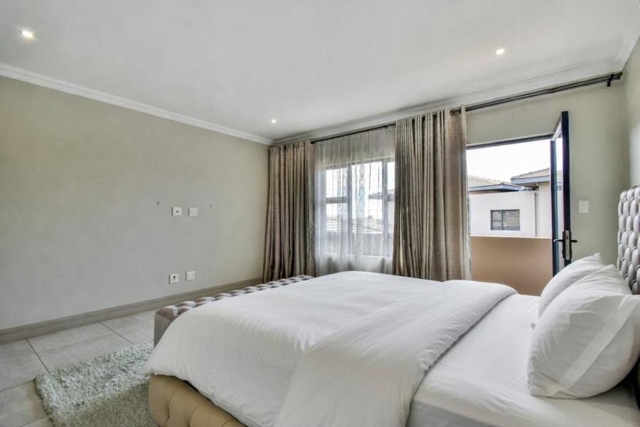 5 Bedroom Property for Sale in Lombardy Gauteng