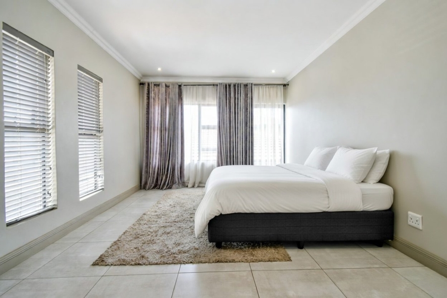 5 Bedroom Property for Sale in Lombardy Gauteng