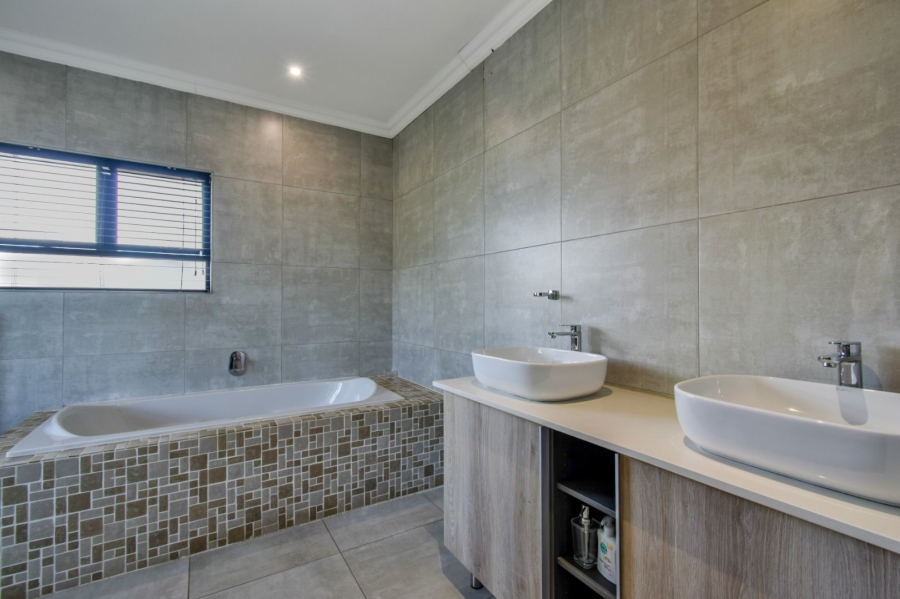 5 Bedroom Property for Sale in Lombardy Gauteng