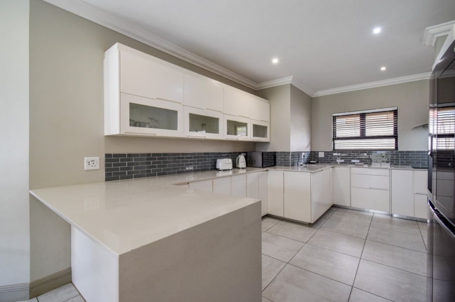 5 Bedroom Property for Sale in Lombardy Gauteng