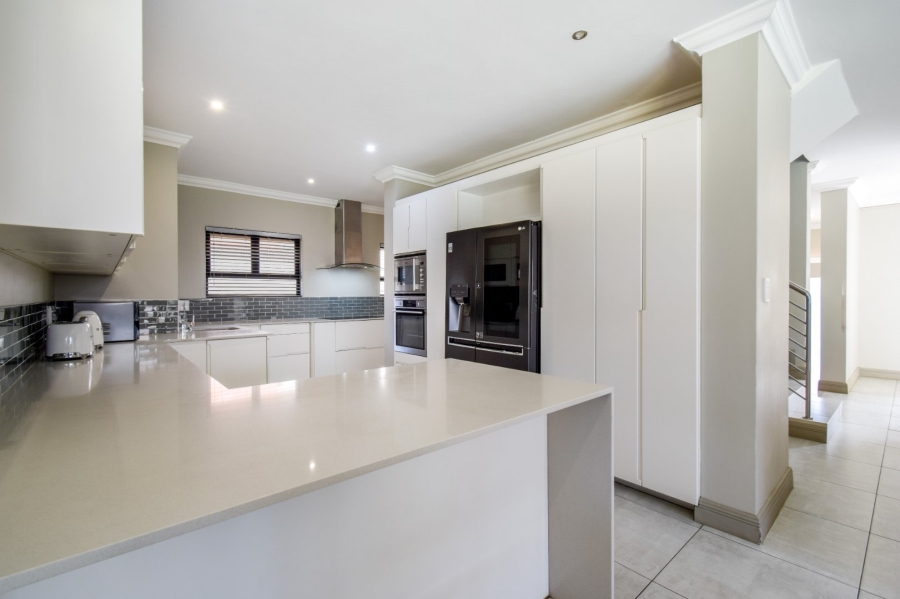 5 Bedroom Property for Sale in Lombardy Gauteng