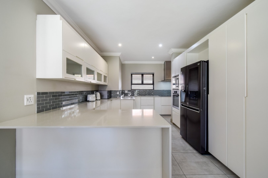 5 Bedroom Property for Sale in Lombardy Gauteng