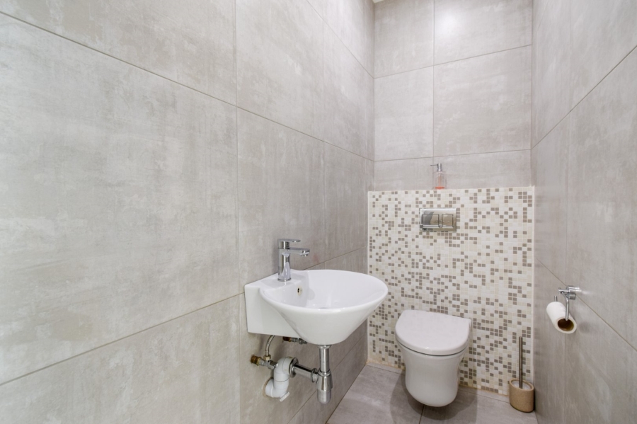 5 Bedroom Property for Sale in Lombardy Gauteng