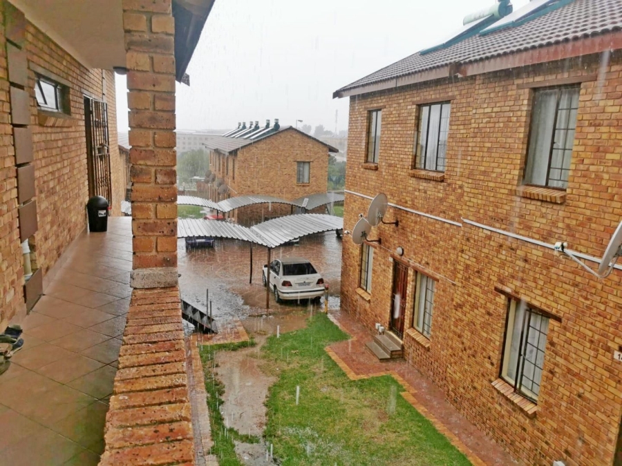 2 Bedroom Property for Sale in Rua Vista Gauteng