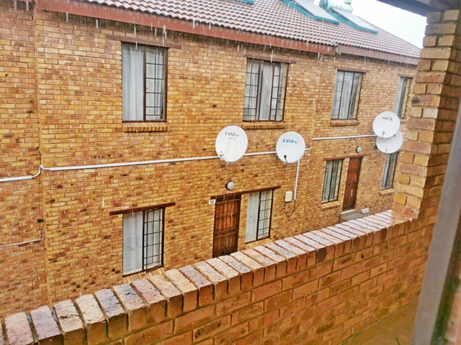 2 Bedroom Property for Sale in Rua Vista Gauteng