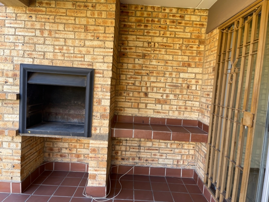 To Let 2 Bedroom Property for Rent in Noordwyk Gauteng