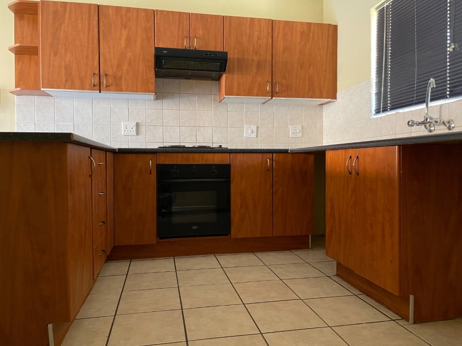 To Let 2 Bedroom Property for Rent in Noordwyk Gauteng
