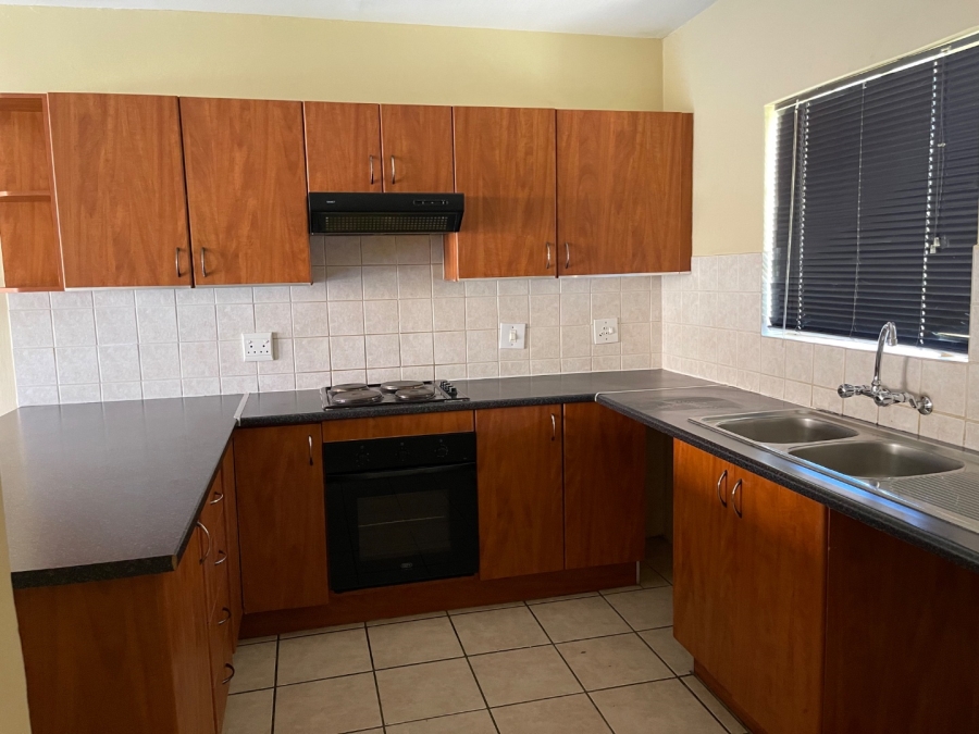 To Let 2 Bedroom Property for Rent in Noordwyk Gauteng