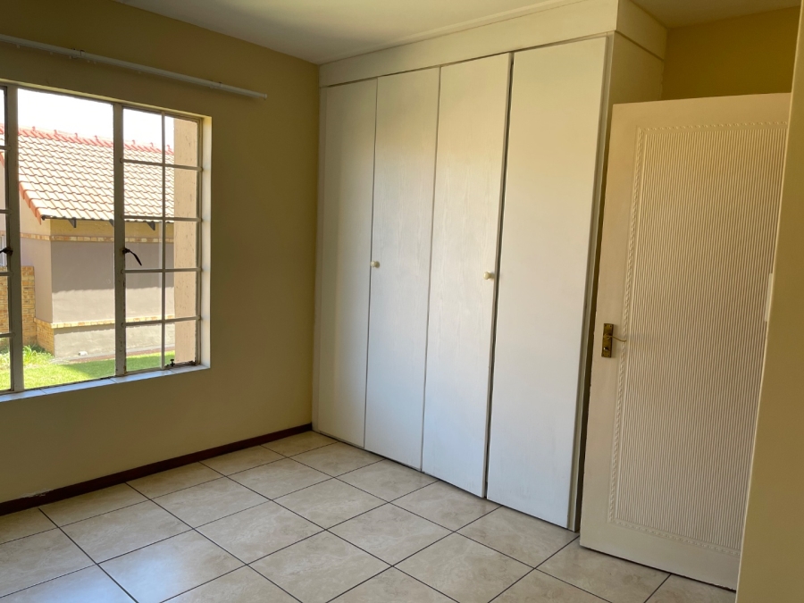 To Let 2 Bedroom Property for Rent in Noordwyk Gauteng