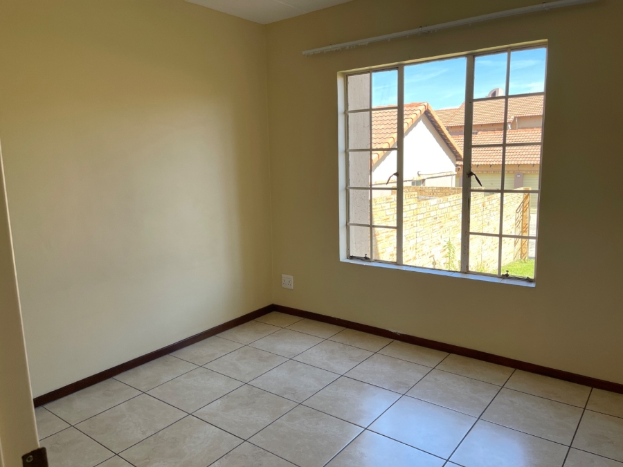 To Let 2 Bedroom Property for Rent in Noordwyk Gauteng
