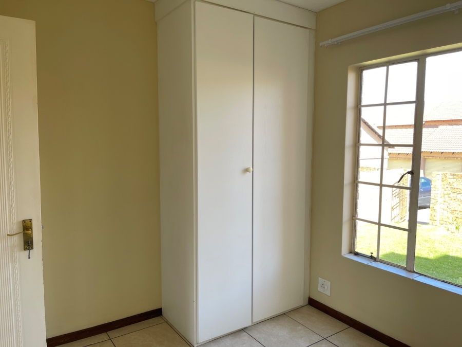 To Let 2 Bedroom Property for Rent in Noordwyk Gauteng